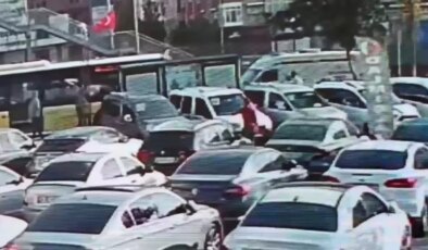 İETT Otobüs Şoförü Direksiyon Başında Fenalaştı