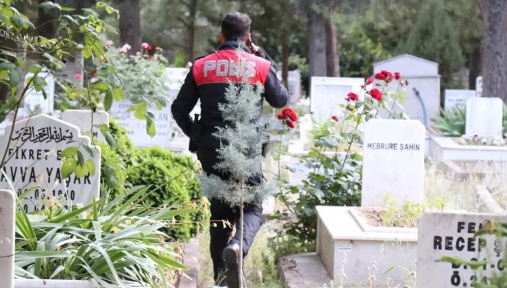 İzmir’de kazılan mezarda siyah poşet içinde başka iki insanın kemikleri bulundu