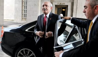 Kılıçdaroğlu 356 gündür kullandığı 2 makam aracını CHP’ye iade etti