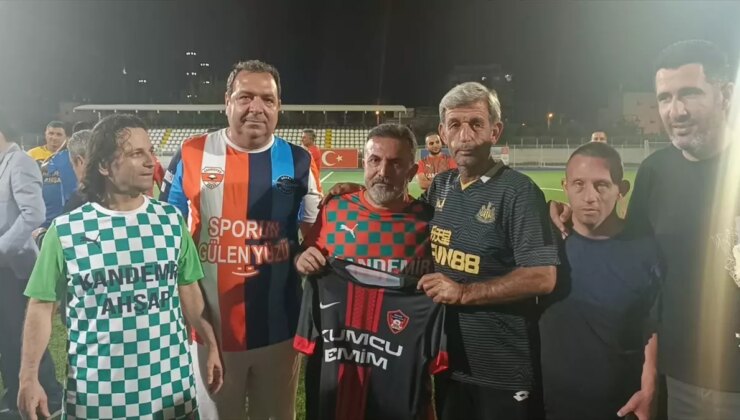 Kozan’da Veteran Futbol Müsabakası Düzenlendi