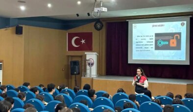 Mersin’de Öğrencilere Siber Farkındalık Eğitimi Verildi
