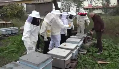 Samsun’da Öğrenciler Arıcılık Dersi ile İlk Hasadı Yaptı
