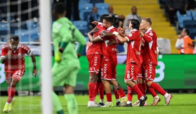 Sivasspor, Adana Demirspor’u deplasmanda 4-2 yendi