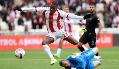 Sivasspor, Hatayspor’u geriden gelip devirdi