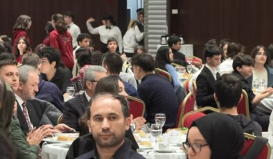 TBMM Başkanı Kurtulmuş, 500 Tam Puan Alan Öğrencilerle Buluştu
