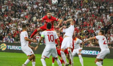 Türkiye, Karadağ’ı 1-0 Mağlup Ederek Liderliğini Korudu