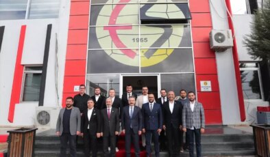 Vali Hüseyin Aksoy, Eskişehirspor’u Ziyaret Etti