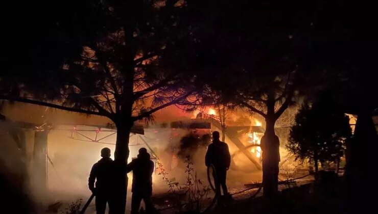 Çanakkale’de Odun ve Kömür Deposunda Yangın