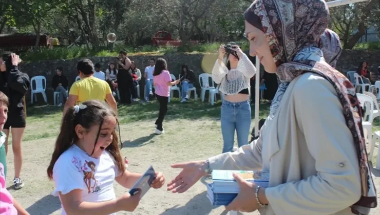 ÇOMÜ Öğrencilerinden Çınarlı İlkokulu’nda Çocuk Şenliği
