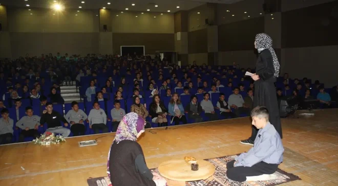 Öğrencilerden ‘Çanakkale’den Cennete’ Tiyatro Oyunu