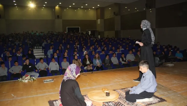 Öğrencilerden ‘Çanakkale’den Cennete’ Tiyatro Oyunu