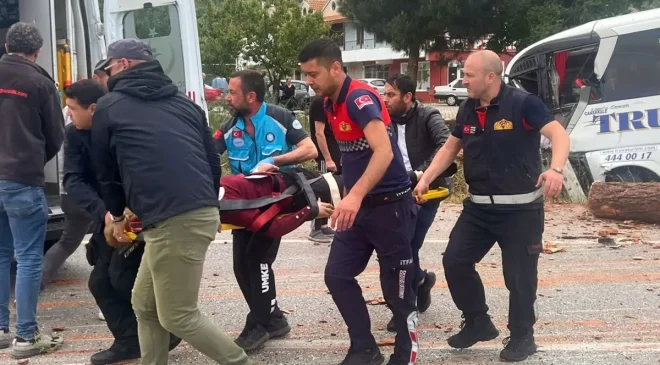 Çanakkale’de yolcu otobüsünün de karıştığı zincirleme kaza: 6 ölü