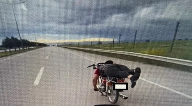 Çanakkale Biga’da Trafikte Tehlikeli Hareketler Yapan Motosiklet Sürücüleri Gözaltına Alındı