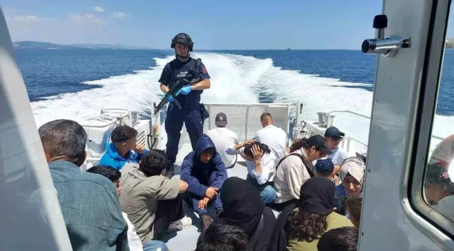 Çanakkale Gelibolu Açıklarında 51 Kaçak Göçmen ve 2 Göçmen Kaçakçısı Yakalandı