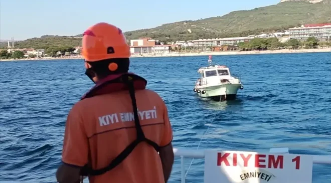 Çanakkale Boğazı’nda Sürüklenen Tekne Kıyı Emniyeti Tarafından Kurtarıldı
