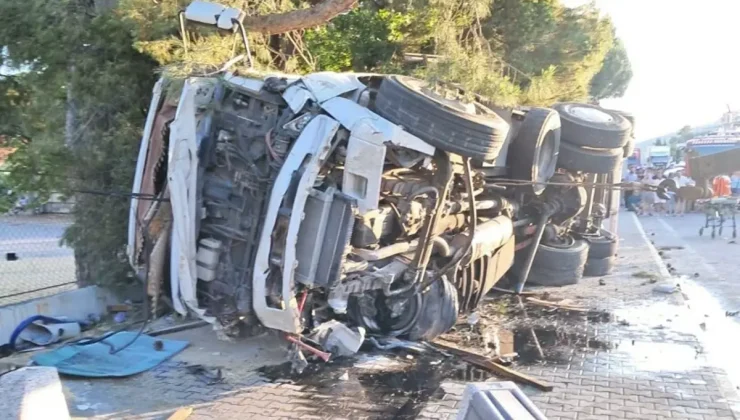 Çanakkale Ayvacık’ta Freni Patlayan Kamyon Dehşet Saçtı: 4 Kişi Yaralandı