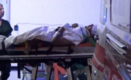 Çanakkale’de 19 Yaşındaki Genç Kontrolsüzce Yola Atladı: Otomobil Çarptı, Ağır Yaralandı