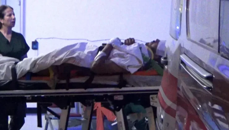 Çanakkale’de 19 Yaşındaki Genç Kontrolsüzce Yola Atladı: Otomobil Çarptı, Ağır Yaralandı