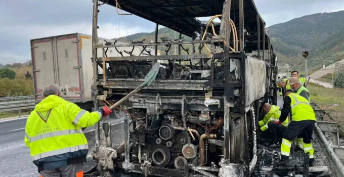 Çanakkaleli Öğrencileri Taşıyan Otobüs Alev Aldı: Facia Saniyelerle Önledi!