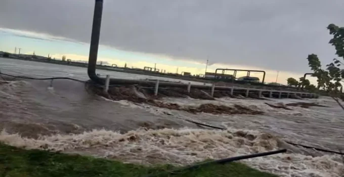 Çanakkale Ayvacık’ta Şiddetli Yağışlar Tuzla Çayı’nı Taşırdı: Tarım Arazileri Su Altında