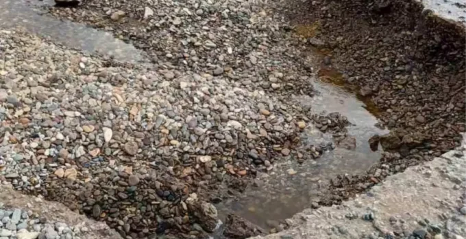 Ayvacık’ta Şiddetli Yağış: Kadırga Koyu Sahil Yolu Ulaşıma Kapandı