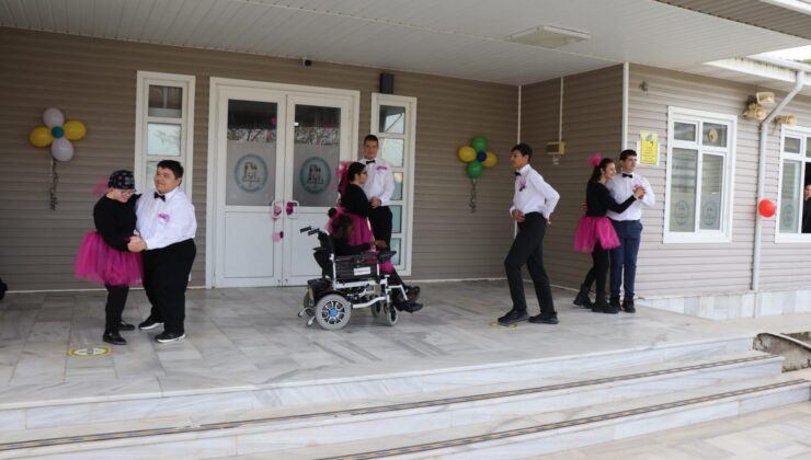 Çanakkale’de 3 Aralık Dünya Engelliler Günü Etkinliği: Özel Eğitim Öğrencilerinden Büyük Beğeni Toplayan Program