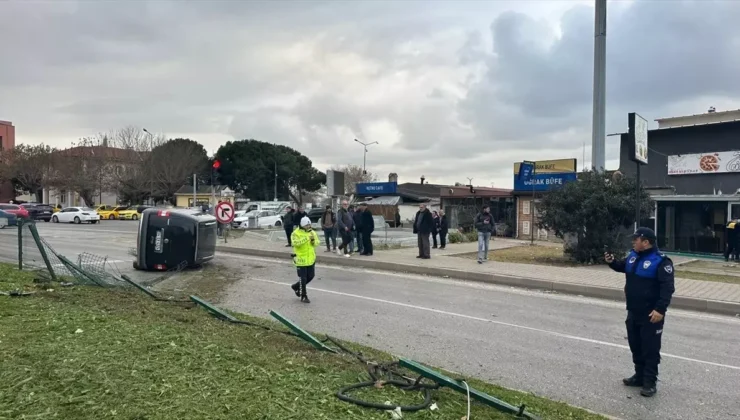 Çanakkale’de Devrilen Hafif Ticari Aracın Sürücüsü Yaralandı