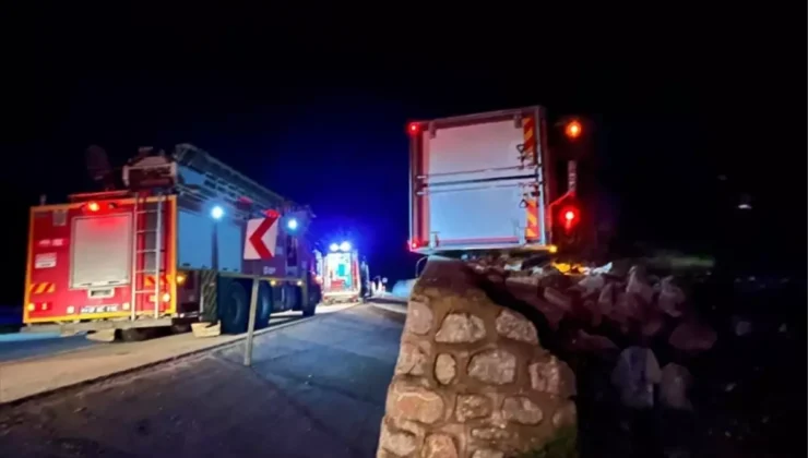 Çanakkale Lapseki’de Tır Devrildi: 2 Yaralı